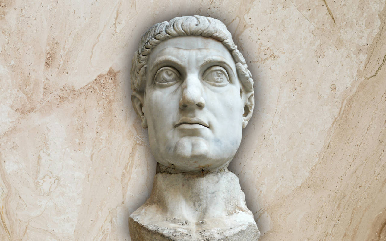 Ärztin mit einer Tafel auf der Digitalisierung im Gesundheitswe